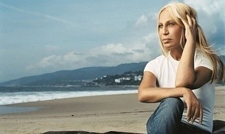 Донателла Версаче спустя почти 30 лет покидает пост главного дизайнера Versace