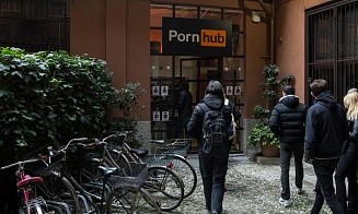 Материнская компания Pornhub сменила название