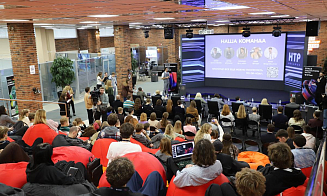 На хакатоне в ПВТ победил стартап про необычную зарплатную карту