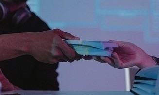 Минчанка оформила два кредита и несколько телефонов в рассрочку — деньги ушли мошенникам