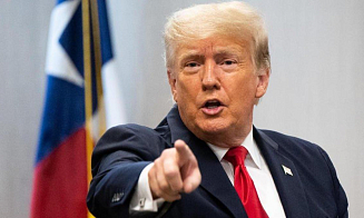 Суд отменил штраф Трампу почти на $500 млн