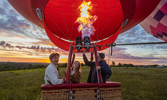 От свиданий в KFC до полета на шаре: ресторан преподнес влюбленным свадебный подарок 