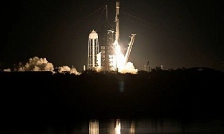 SpaceX запустила посадочный модуль к Луне со станцией сотовой связи