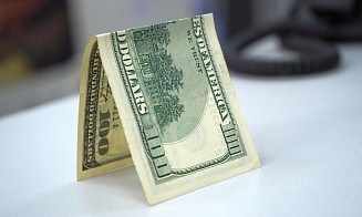 Сколько валюты купили и продали белорусы в январе