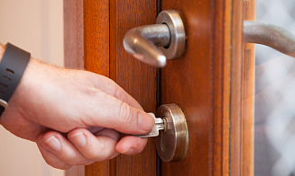 В Жилищный кодекс внесут поправки, позволяющие новому собственнику выселить прежних жильцов