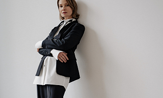 «Телесные колготки под пуховик – непобедимая ошибка». Поговорили со стилистом, шопинг с которой стоит $200