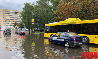 В Минске из-за ливня остановились автобусы, троллейбусы и трамваи