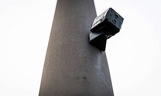 Миниатюрная и работает пять часов без подзарядки. Как ГАИ тестирует новую скрытую камеру