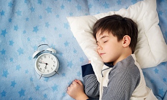 Исследование: недостаток сна серьезно влияет на мозг детей в будущем