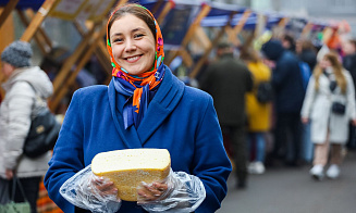 Глёг и сыр с лавандой: как минчане стоят в очереди за крафтовой едой