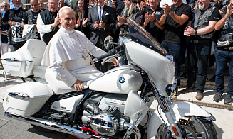 Мотоцикл папы римского продали на аукционе за $180 тыс.