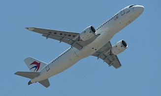 Конкурент Boeing и Airbus: китайский пассажирский самолет совершил первый коммерческий рейс