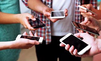 Мобильный оператор рассказал, в каких соцсетях «залипают» зумеры и сколько трафика тратят