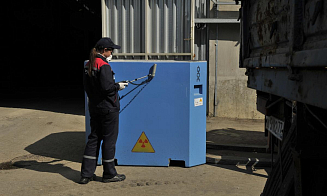 «За год работник получает дозу, как после 20 полетов на самолете». Посмотрели, как устроено хранилище для радиоактивных отходов