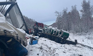 Два белоруса погибли в крупном ДТП с участием фур в России