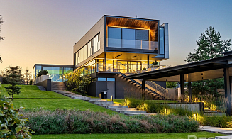 Под Минском продают коттедж за $4 млн. Посмотрели, как он выглядит