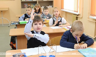 В Беларуси вводят второй обязательный элемент школьной формы