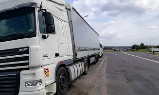 Польша закрывает границу для грузовиков из России и Беларуси
