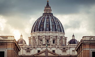 80-летие Победы, новый папа, картофельный вопрос и очень дешевый доллар — неделя за три минуты