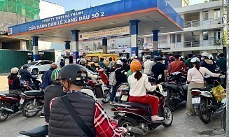 США разрешили продажу застрявшей иранской нефти, чтобы снизить рост цен на топливо