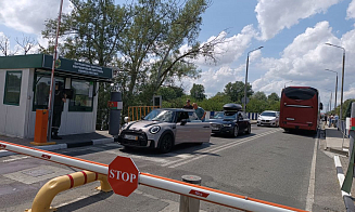 Двое белорусов помогали проходить границу без очереди. Как это работает и сколько стоит