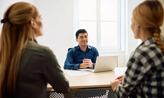 Как вам такое? Три четверти зумеров приходят на собеседования с родителями