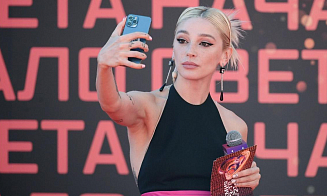 Скандал на $11 млн. От блогера Ивлеевой требуют компенсацию из-за «голой вечеринки»