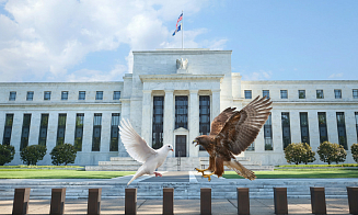 В ФРС США битва «ястребов» и «голубей». Это уже повлияло на активы в мире, а что дальше?