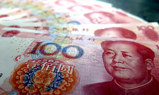Доля юаня в международных расчетах снизилась почти на 15%