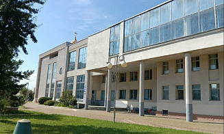 Завод «Атлант» выставил на продажу свой спорткомплекс с действующей церковью внутри