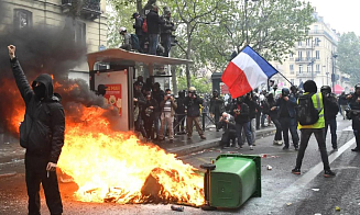 Баррикады и блокировка дорог. Во Франции из-за мер экономии вспыхнули массовые протесты