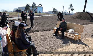Лукашенко рассказал, где будут работать 100–150 тыс. мигрантов из Пакистана