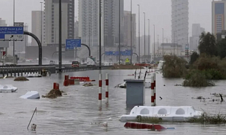 Дубай снова затопило. Рейсы отменяют и переносят