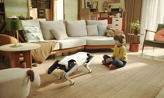 В Китае представили робособаку, которая приносит тапки и обучает азам программирования