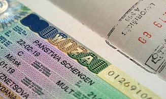 Еврокомиссия предлагает повысить сбор за шенгенскую визу на 12%