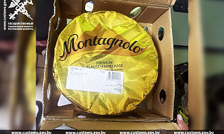 Таможенники задержали большую партию импортного сыра. Его ввезли в Беларусь челноки