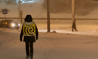 «Заказы принимаем только на завтра». Что снегопад сделал со службами доставки в Минске