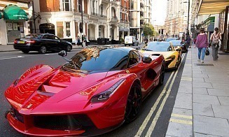 Lamborghini и Ferrari на приколе. Как владельцы суперкаров пострадали из-за войны в Иране