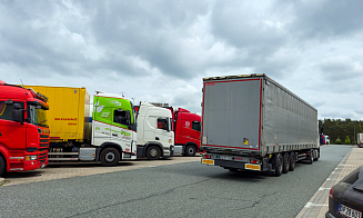 В России предупредили перевозчиков о возможных пробках на границе с Казахстаном 