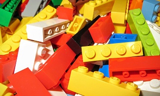 Правнучка основателя LEGO продала 4 млн акций компании