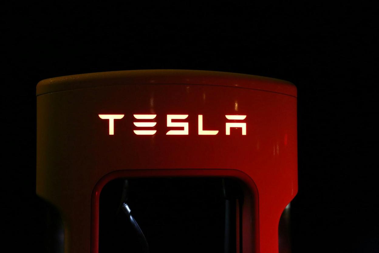 Маск уволил команду сети зарядных станций Tesla