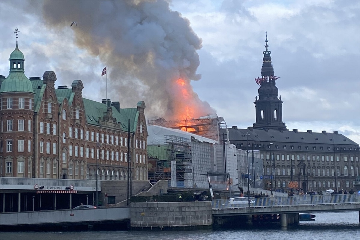 В Копенгагене сгорела одна из главных достопримечательностей с 400-летней историей