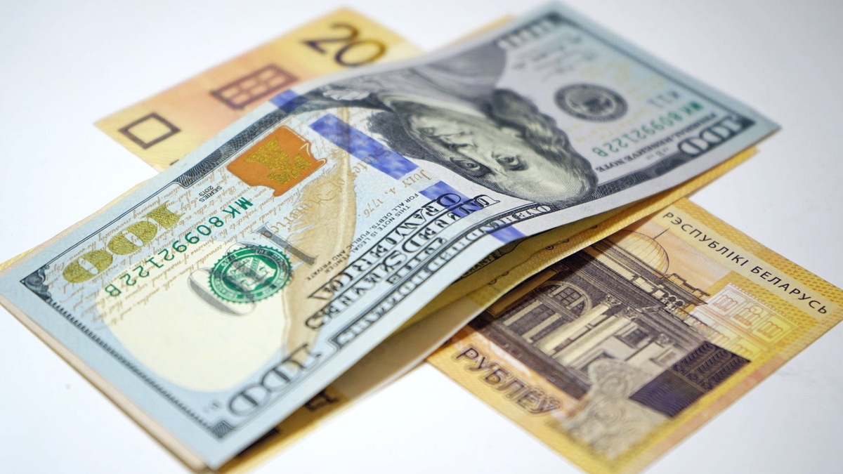 Годовой вклад в долларах или рублях: какой вариант сейчас выбрать?
